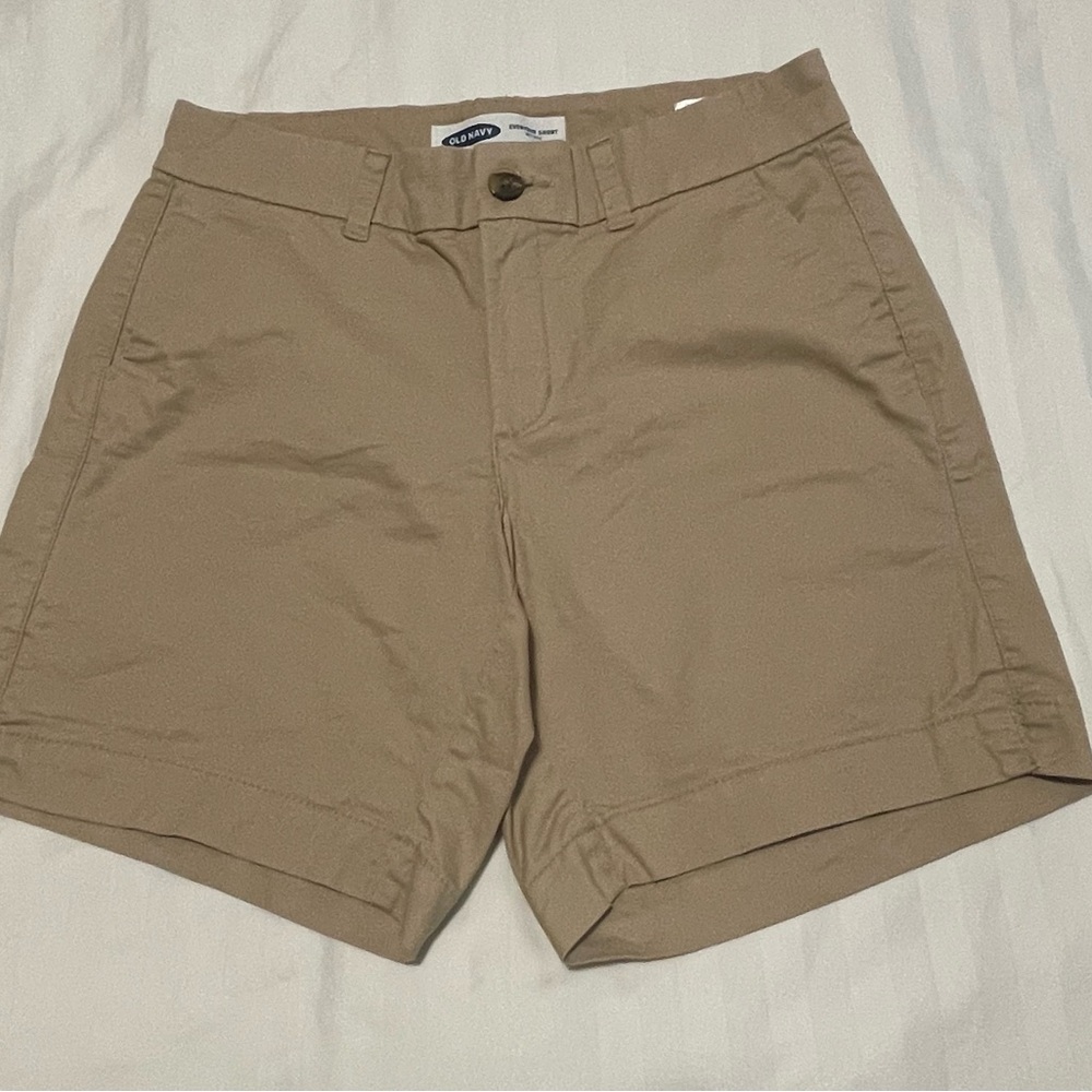 Women’s Old Navy Mid-Rise Everyday Khaki Short 7-inch Length - Size 2